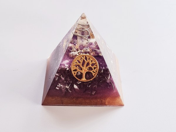 Orgonite pyramide arbre de vie dorée, violette et dorée